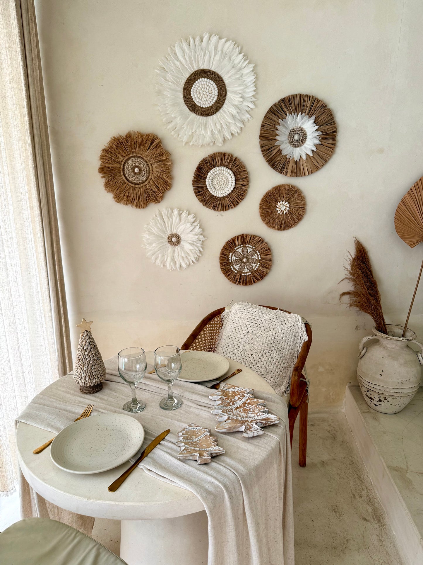 Décoration murale en macramé, coquillages et plantes aquatiques séchées – pièce artisanale de Bali