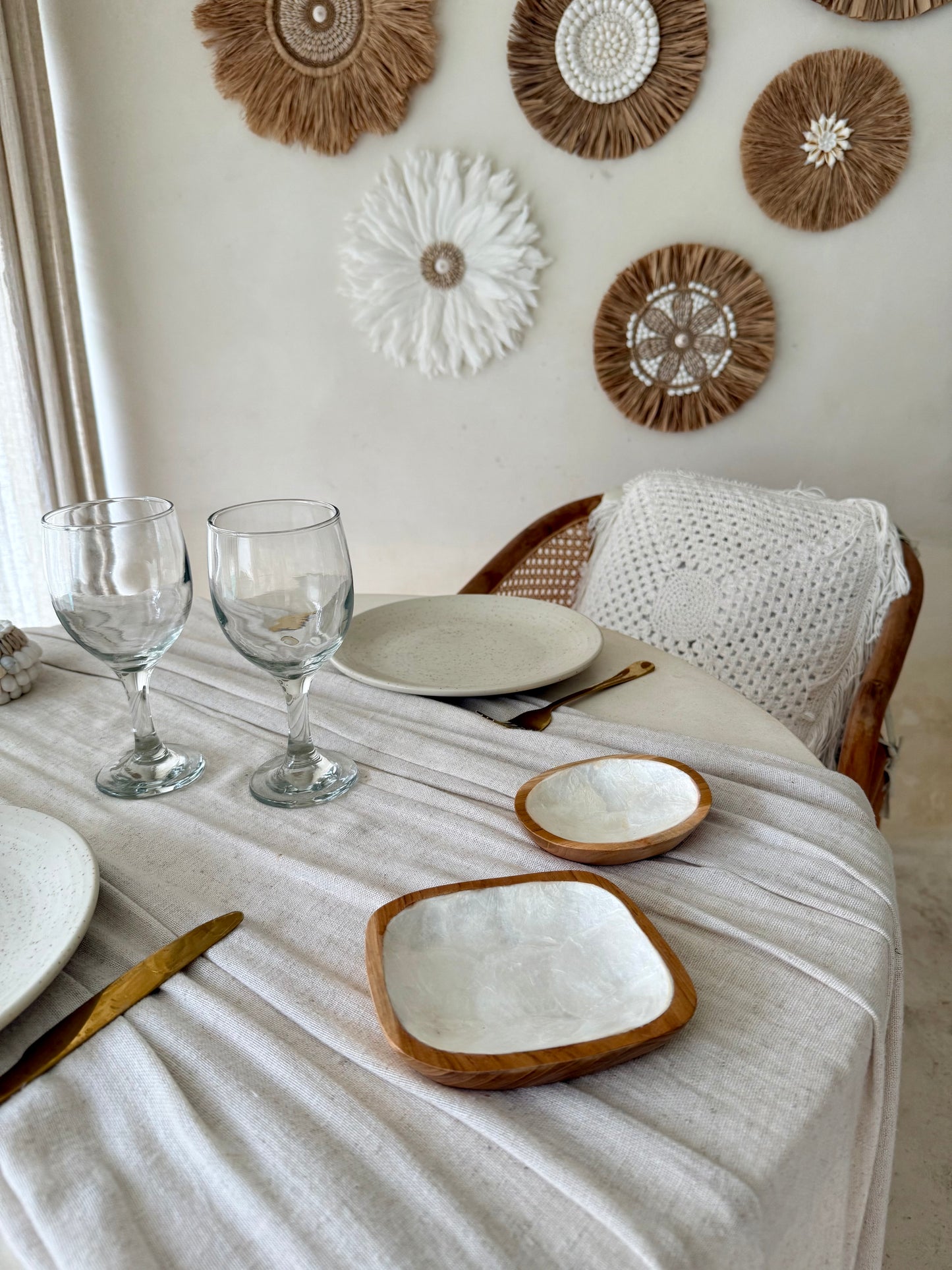 Coupelle ovale en bois de manguier et nacre – artisanat balinais