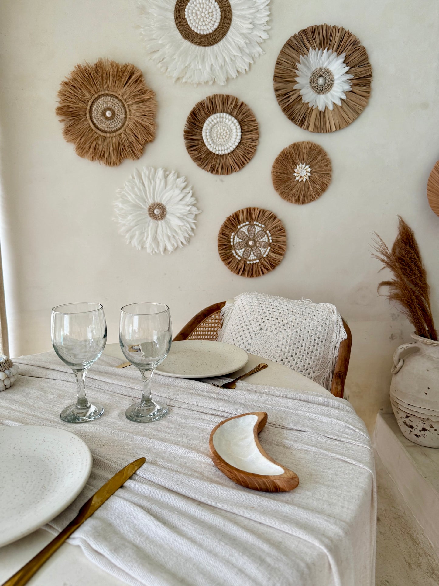 Coupelle lune en bois de manguier et nacre – délicatesse naturelle