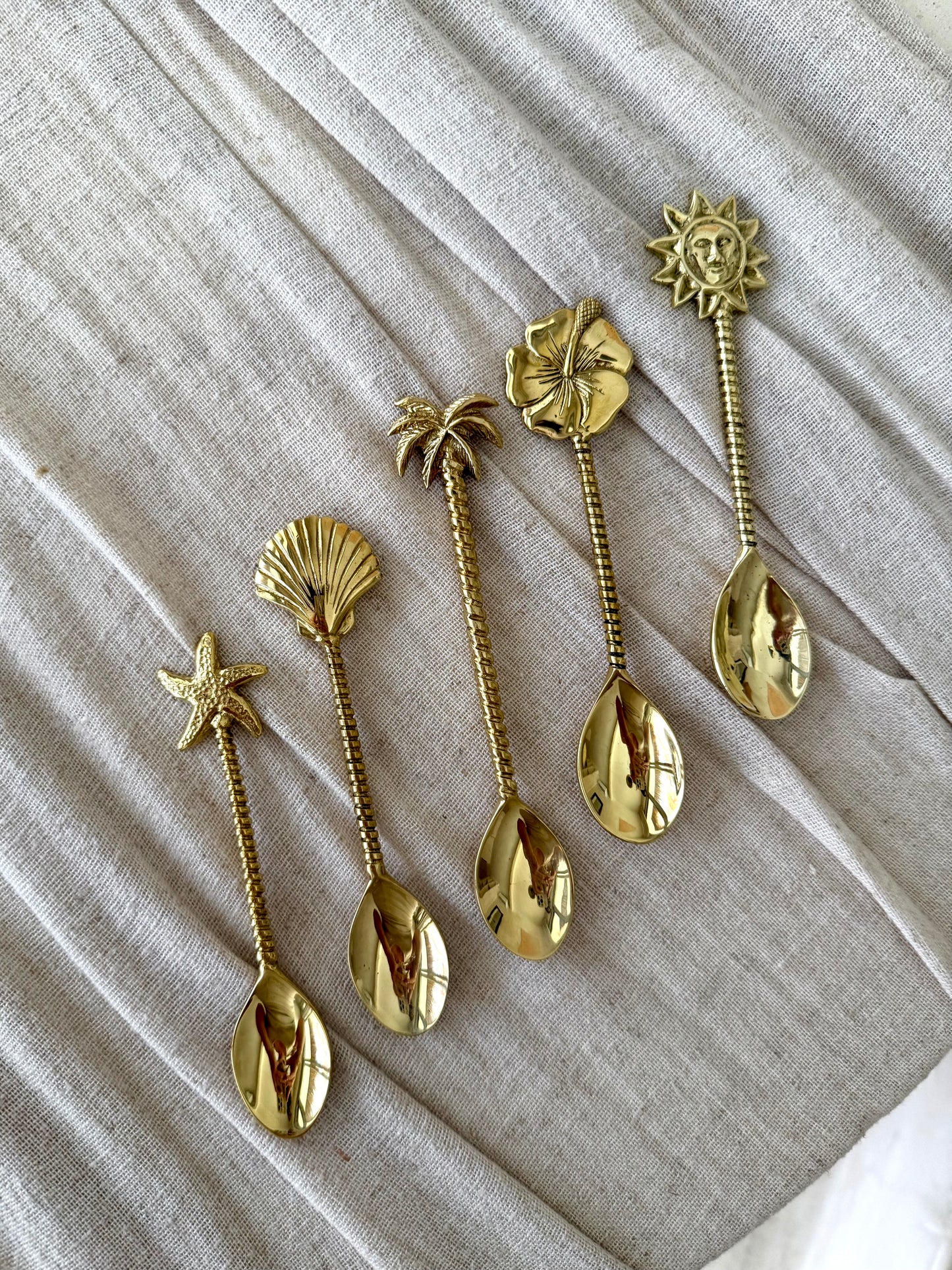 Cuillères en laiton doré – esprit naturel et exotique