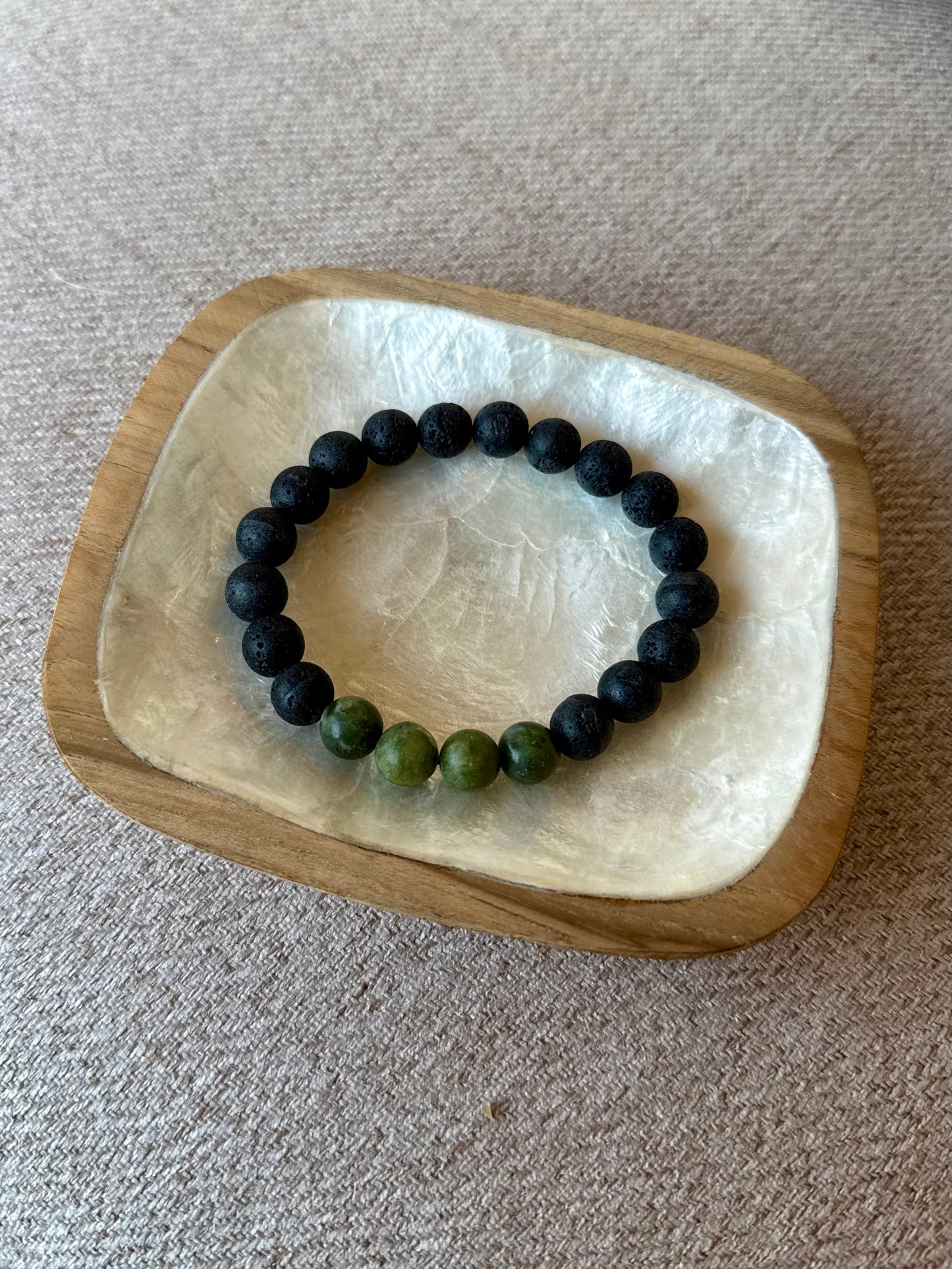 Bracelet homme en pierre de lave & serpentine – pierre d’équilibre et de régénération – fait main à Bali