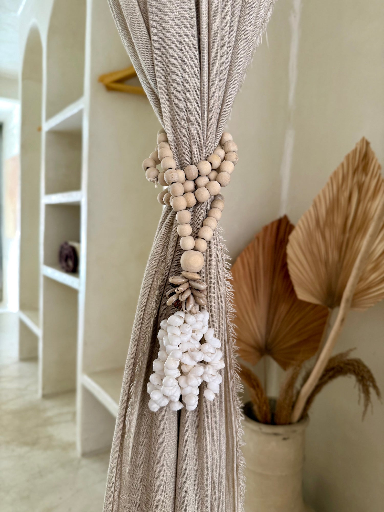 Embrasses et petites suspensions