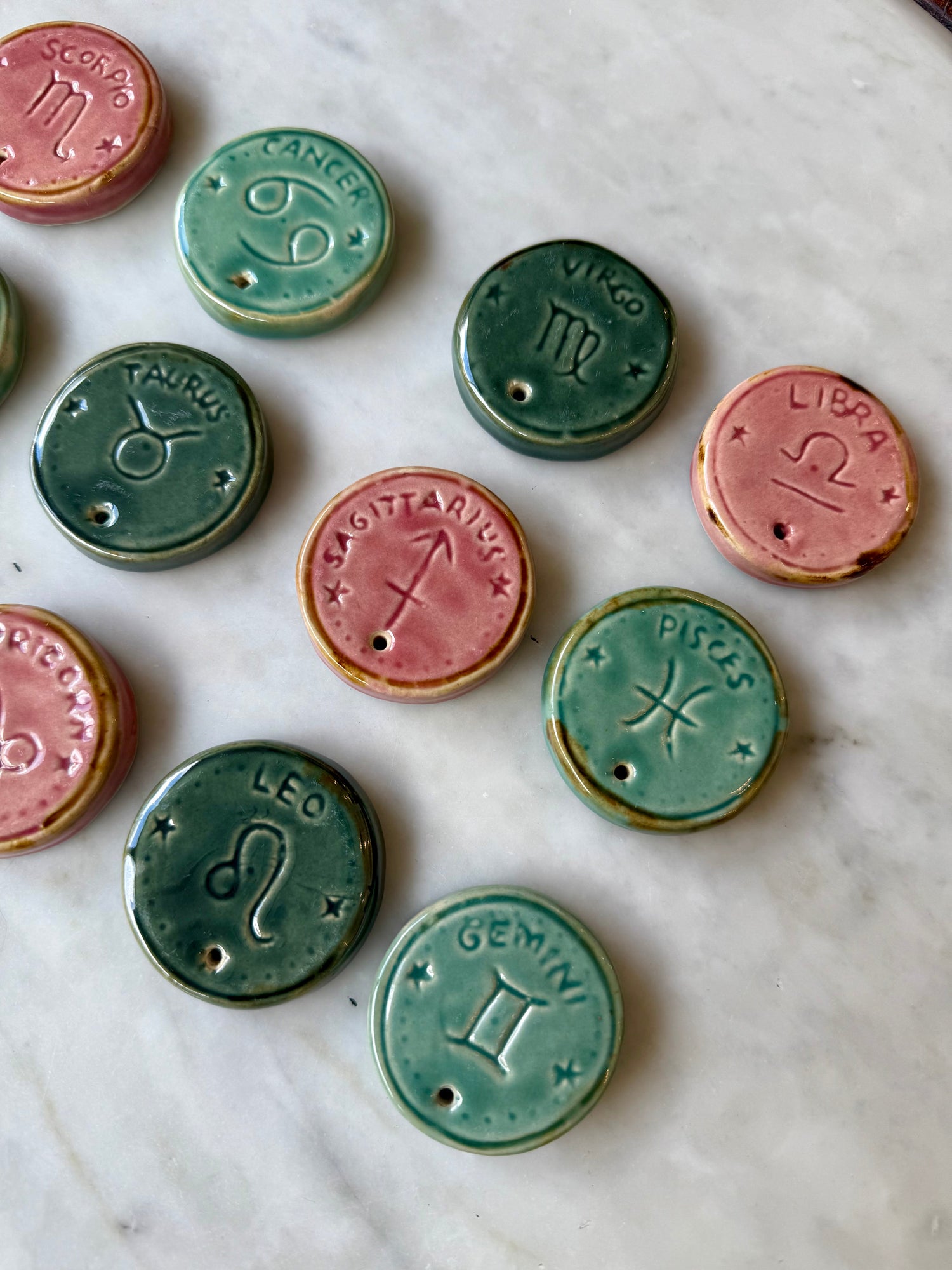 Bougeoirs, chandeliers et porte-encens