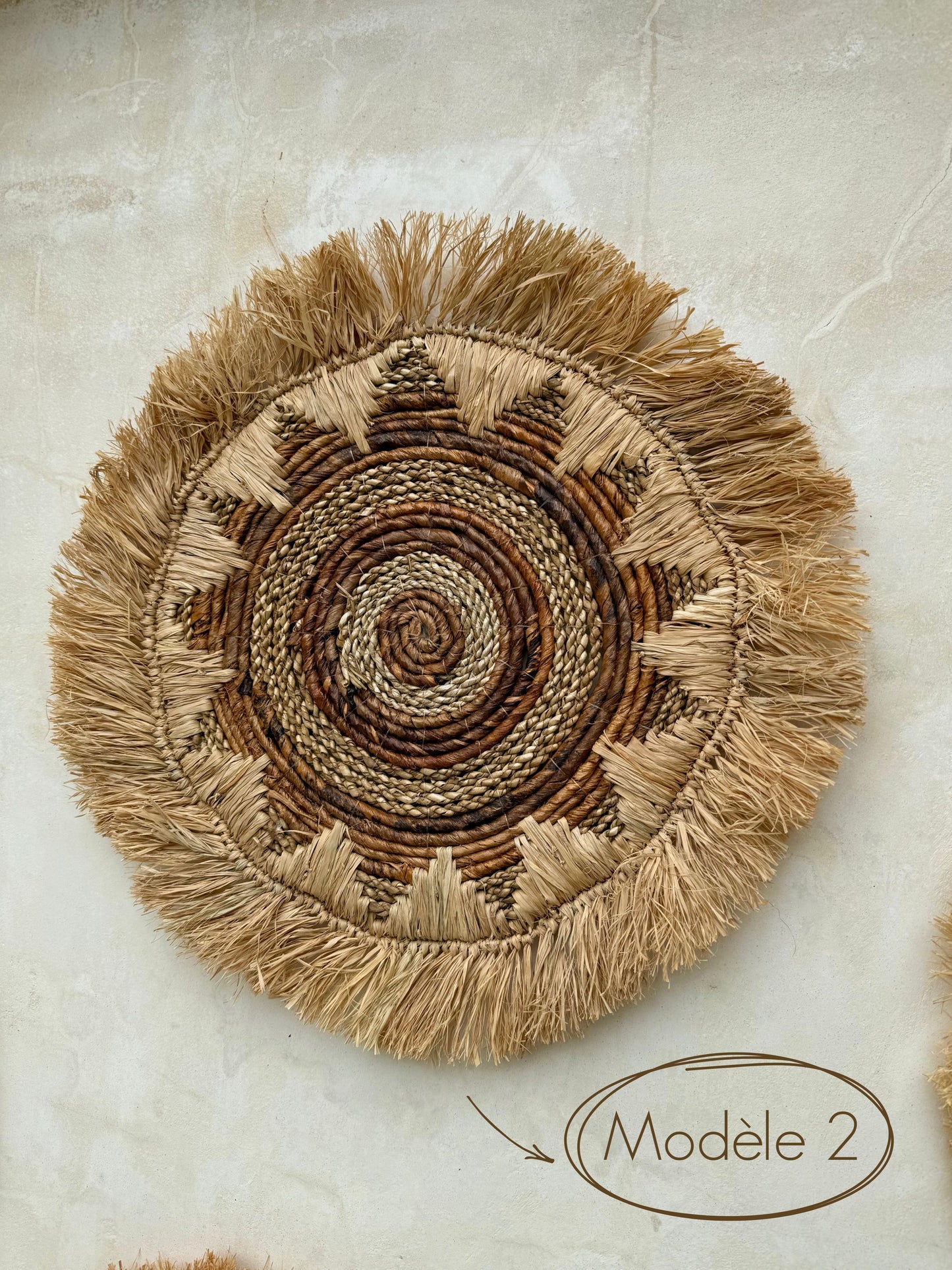 Décoration murale ronde en fibres naturelles – artisanat bohème de Bali