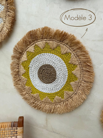 Décoration murale ronde en fibres naturelles – artisanat bohème de Bali