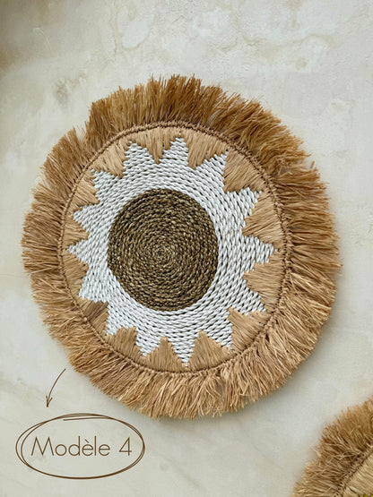 Décoration murale ronde en fibres naturelles – artisanat bohème de Bali