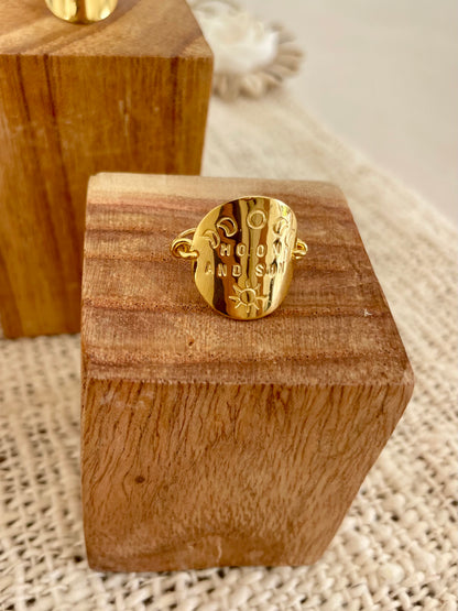 Bague “Moon and Sun” – Laiton plaqué or, design artisanal dessiné par la créatrice
