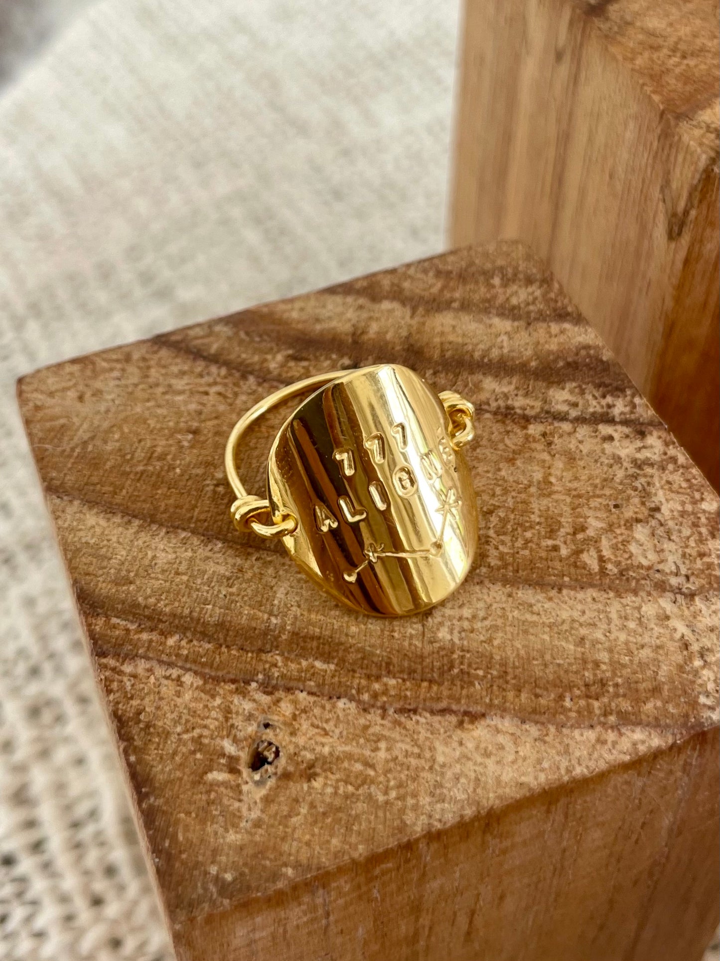 Bague “777 Aligné” – Laiton plaqué or, symbole d’alignement et de guidance intérieure