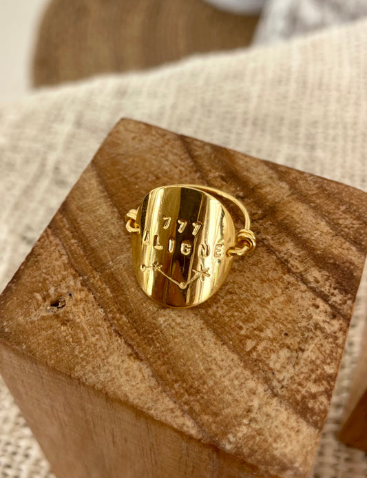 Bague “777 Aligné” – Laiton plaqué or, symbole d’alignement et de guidance intérieure