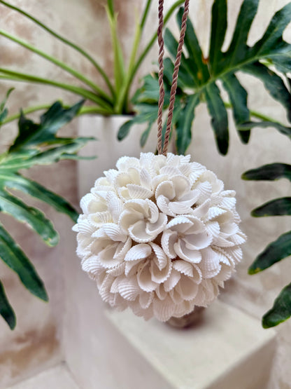 Boule en coquillage de Bali – déco naturelle à suspendre