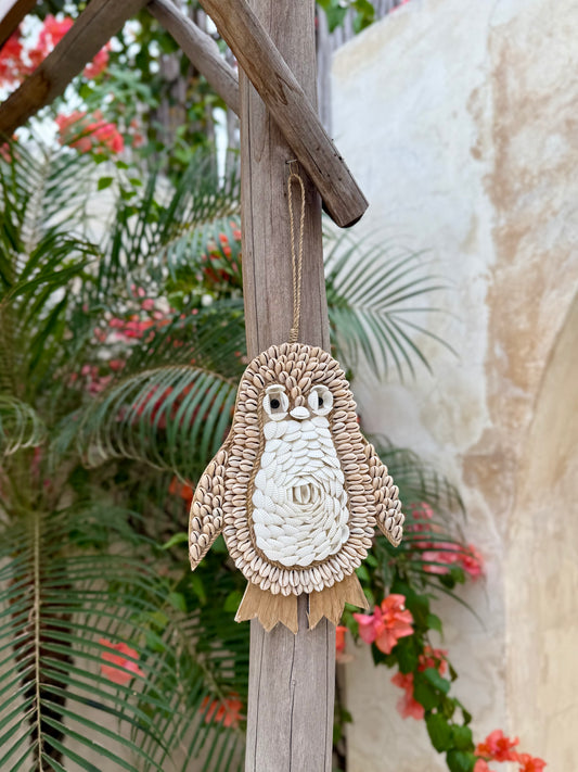 Suspension pingouin en coquillage – décoration originale et artisanale de Bali