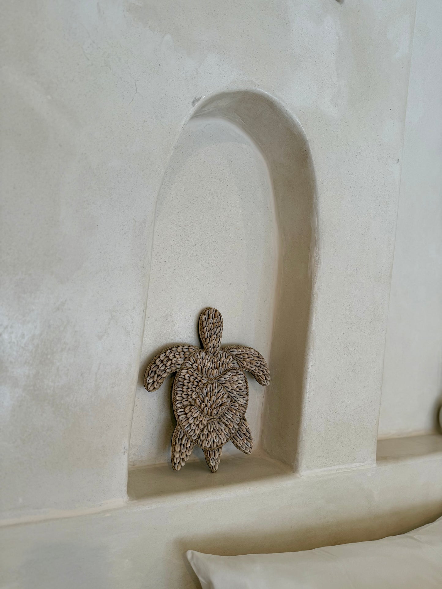 Tortue en coquillages Cauri – décoration murale bohème et exotique de Bali