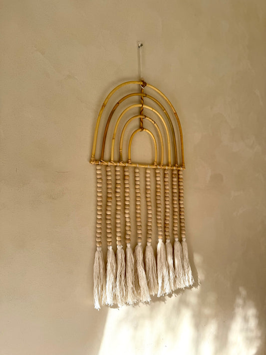 Suspension arc-en-ciel en rotin et perles de bois – décoration murale bohème de Bali
