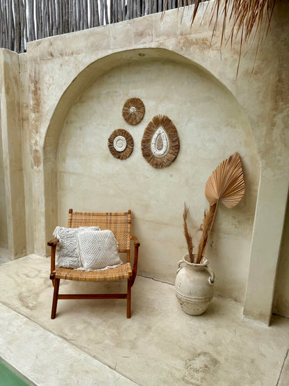 Rond mural en coquillages et plantes aquatiques séchées – décoration bohème artisanale