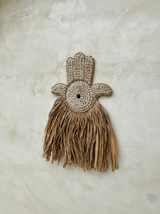 Suspension main de Fatma en coquillages Cauri – symbole de protection balinais