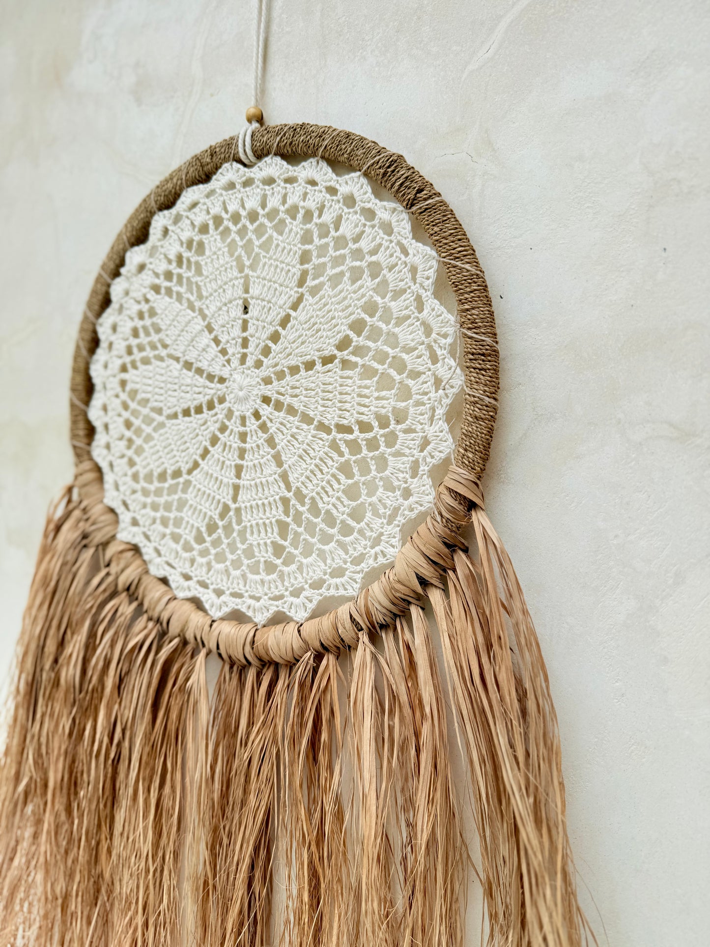 Attrape-rêves en plante aquatique séchée et macramé – suspension murale bohème