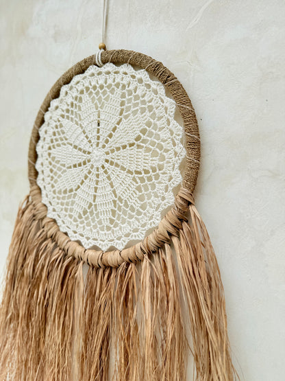 Attrape-rêves en plante aquatique séchée et macramé – suspension murale bohème