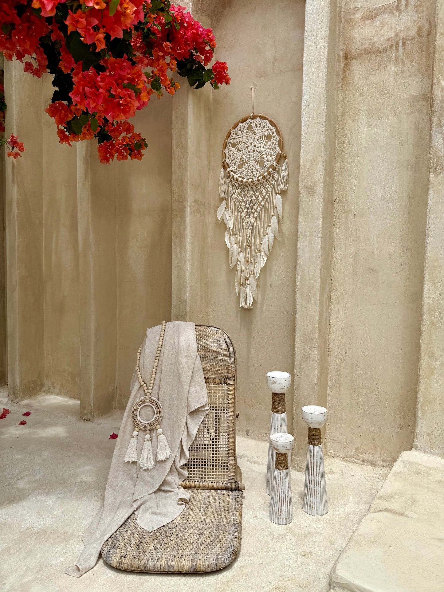 Attrape-rêves en macramé et bois naturel – décoration artisanale de Bali