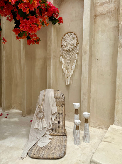 Attrape-rêves en macramé et bois naturel – décoration artisanale de Bali