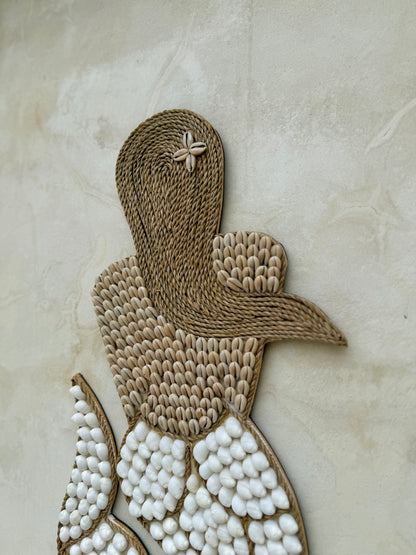 Grande sirène en coquillages et corde naturelle – décoration murale bohème de Bali