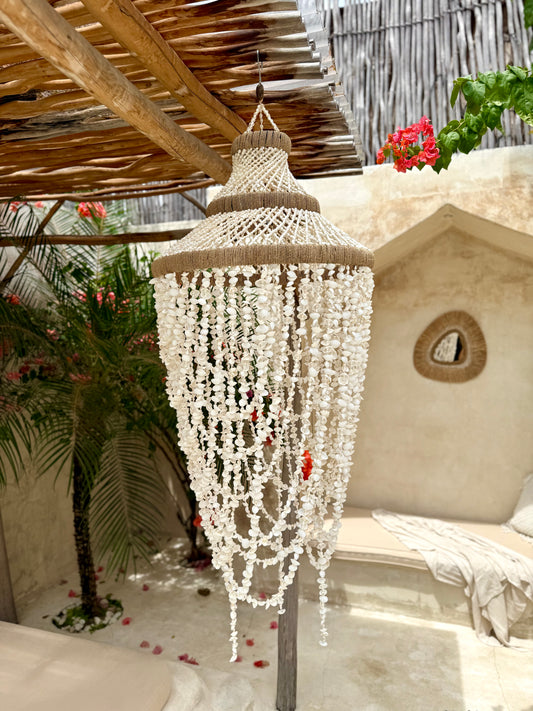 Grand lustre en coquillages et corde naturelle – pièce artisanale d’exception de Bali