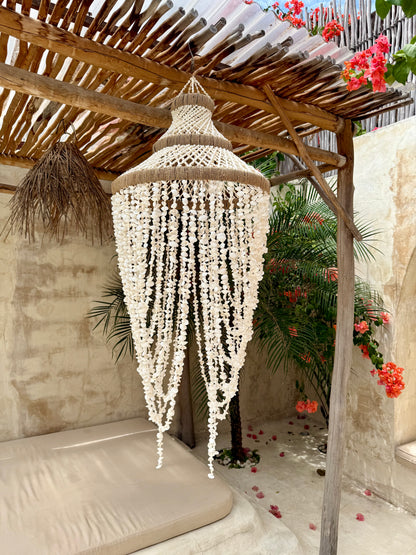 Grand lustre en coquillages et corde naturelle – pièce artisanale d’exception de Bali