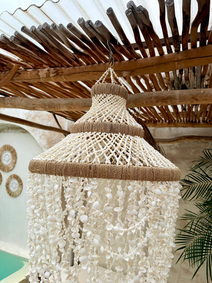Grand lustre en coquillages et corde naturelle – pièce artisanale d’exception de Bali