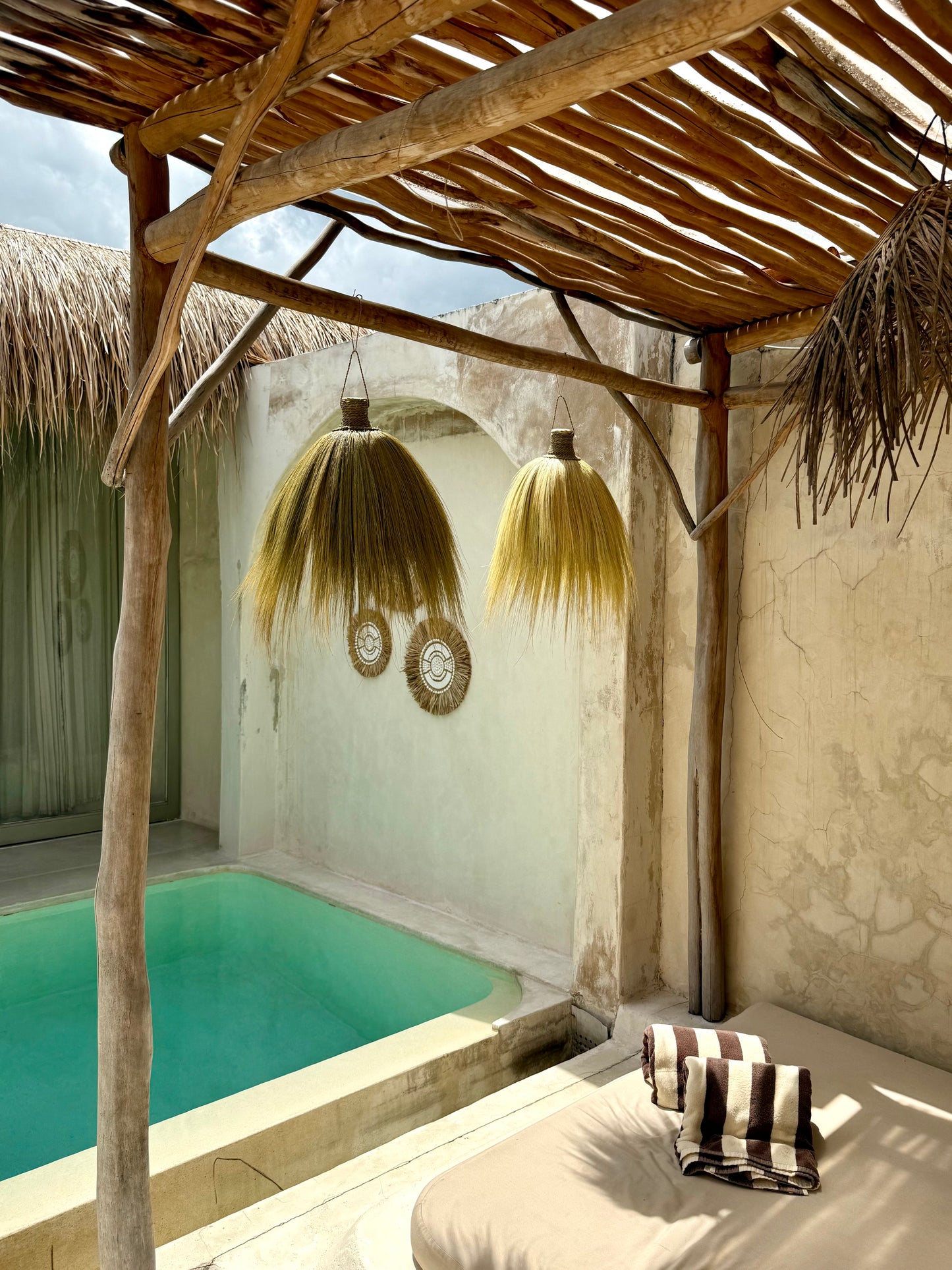 Suspension en Rayung et corde naturelle – luminaire bohème de Bali