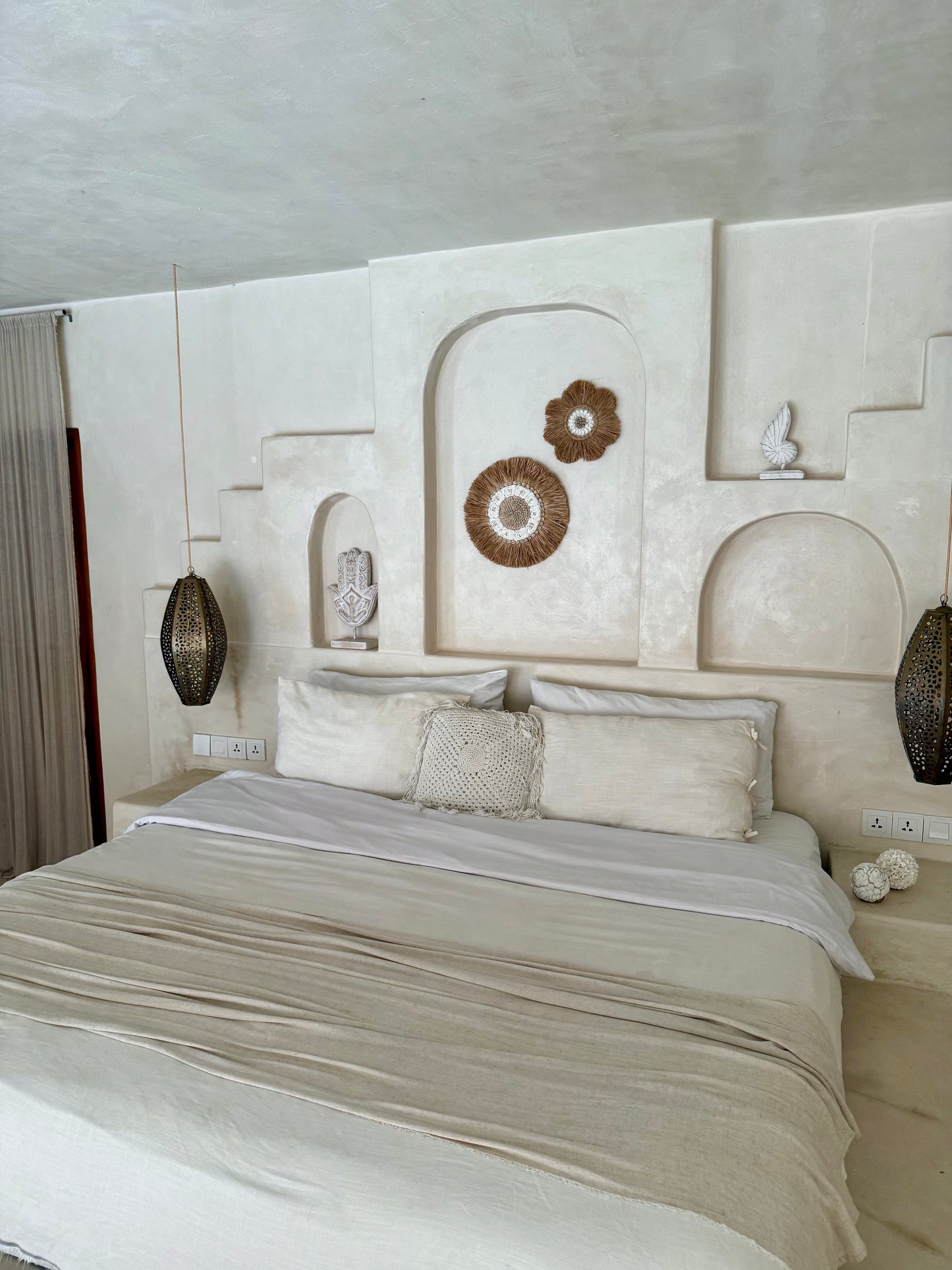 Décoration murale ronde en coquillages Cauri et Anadara – création artisanale de Bali