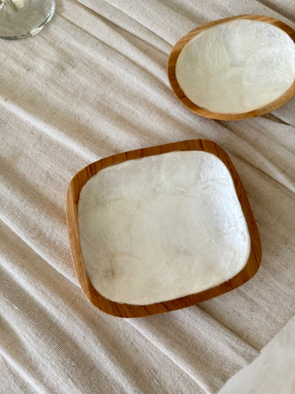 Coupelle carrée en bois de manguier et nacre – pièce artisanale de Bali