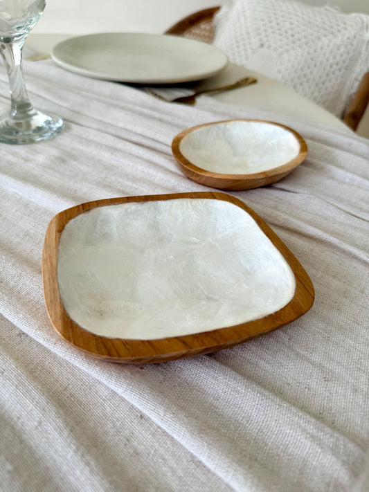 Coupelle carrée en bois de manguier et nacre – pièce artisanale de Bali