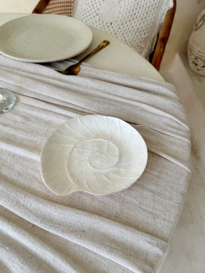 Coupelle en nacre “Spirale marine” – vide-poche ou porte-bijoux artisanal