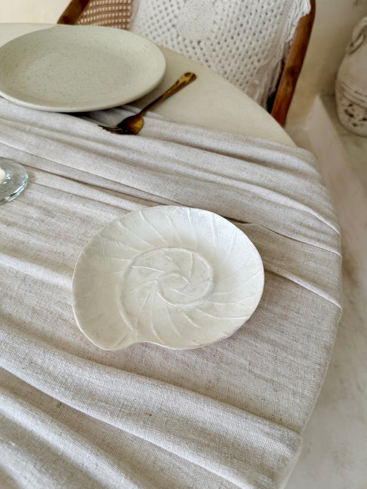 Coupelle en nacre “Spirale marine” – vide-poche ou porte-bijoux artisanal