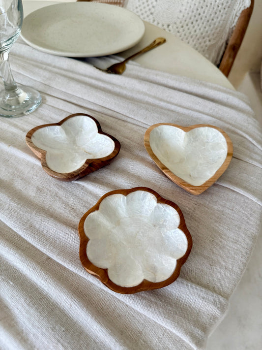 Coupelle fleur en bois de manguier et nacre – création artisanale de Bali