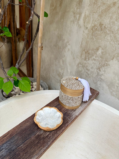 Porte-savon fleur en bois de manguier et nacre – charme artisanal et praticité