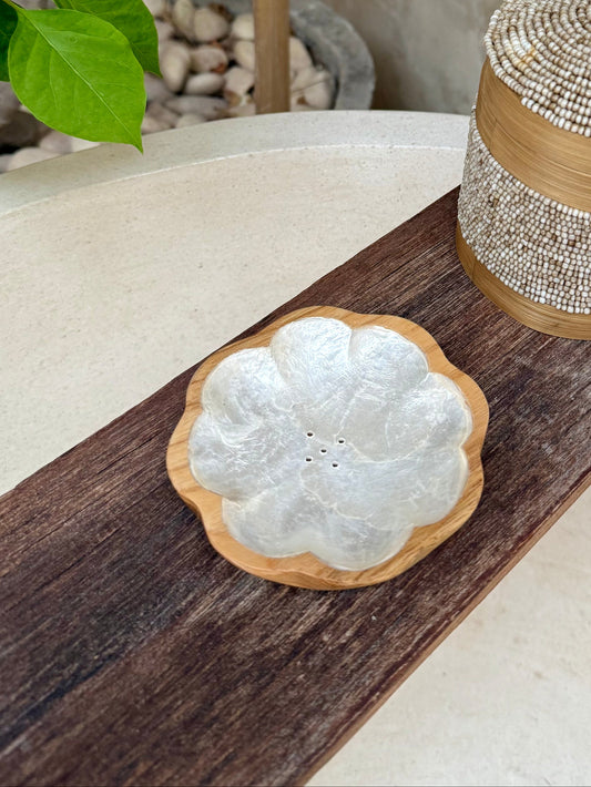 Porte-savon fleur en bois de manguier et nacre – charme artisanal et praticité