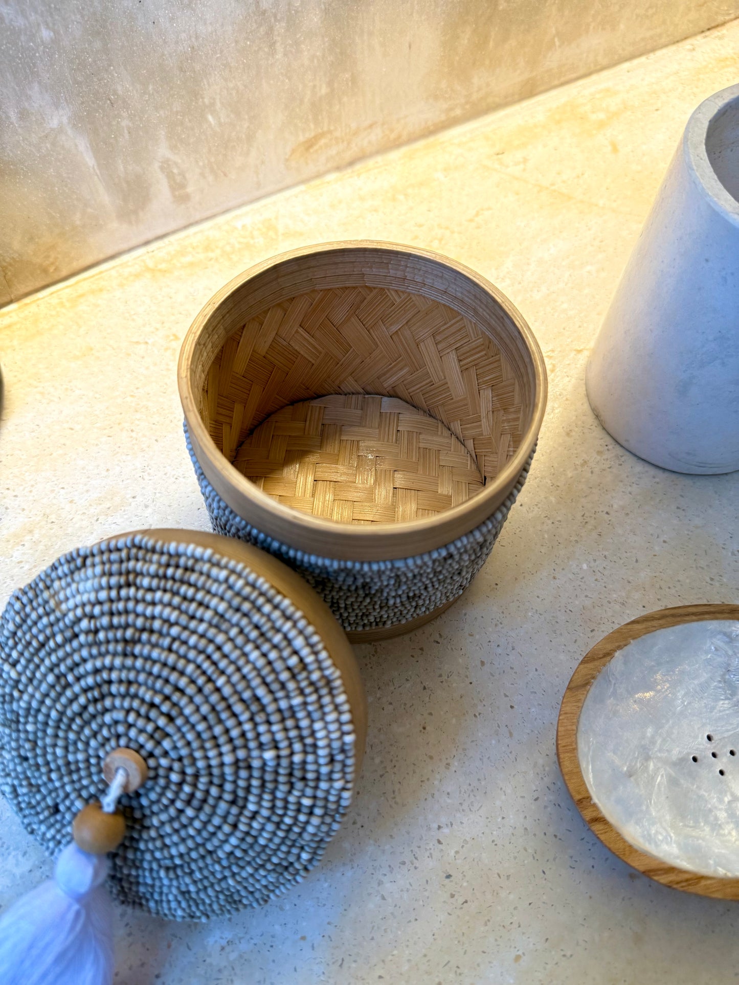 Petite boîte en perles et bambou – fait main à Bali