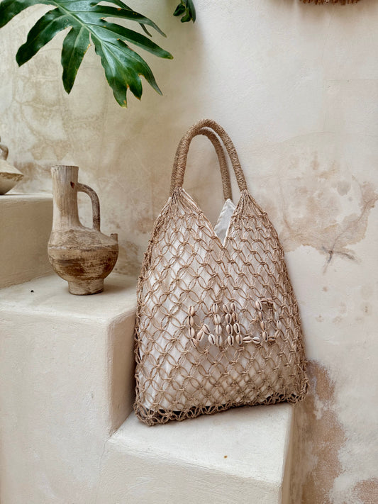 Sac à main en fibres naturelles tressées – messages en coquillages cauris au choix