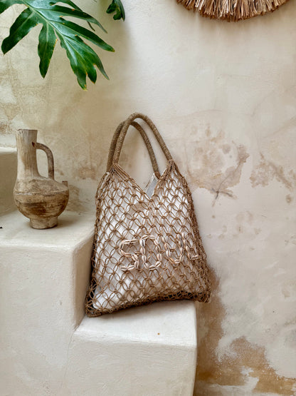 Sac à main en fibres naturelles tressées – messages en coquillages cauris au choix