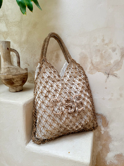 Sac à main en fibres naturelles tressées – messages en coquillages cauris au choix