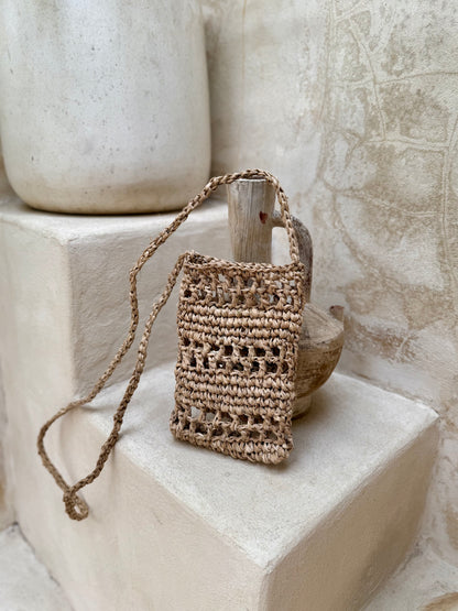 Pochette téléphone en fibres naturelles – Tressage ajouré artisanal de Bali