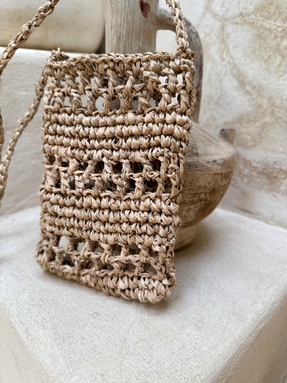 Pochette téléphone en fibres naturelles – Tressage ajouré artisanal de Bali
