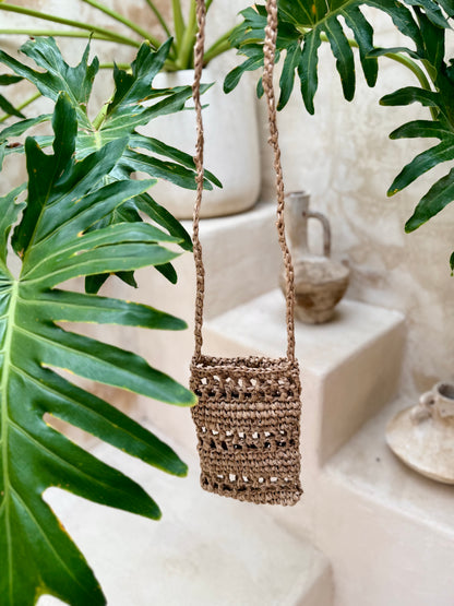 Pochette téléphone en fibres naturelles – Tressage ajouré artisanal de Bali