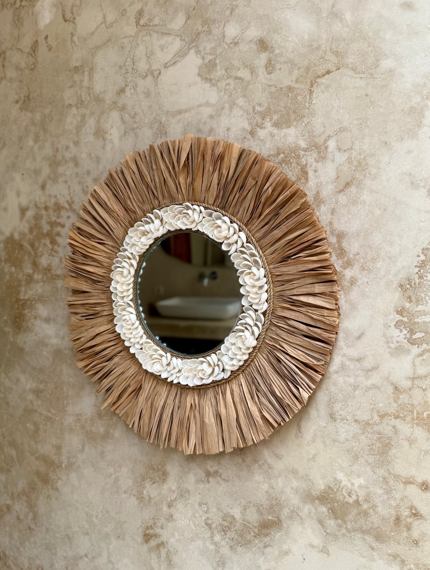 Miroir rond en coquillages anadara et fibres naturelles – décoration murale bohème de Bali