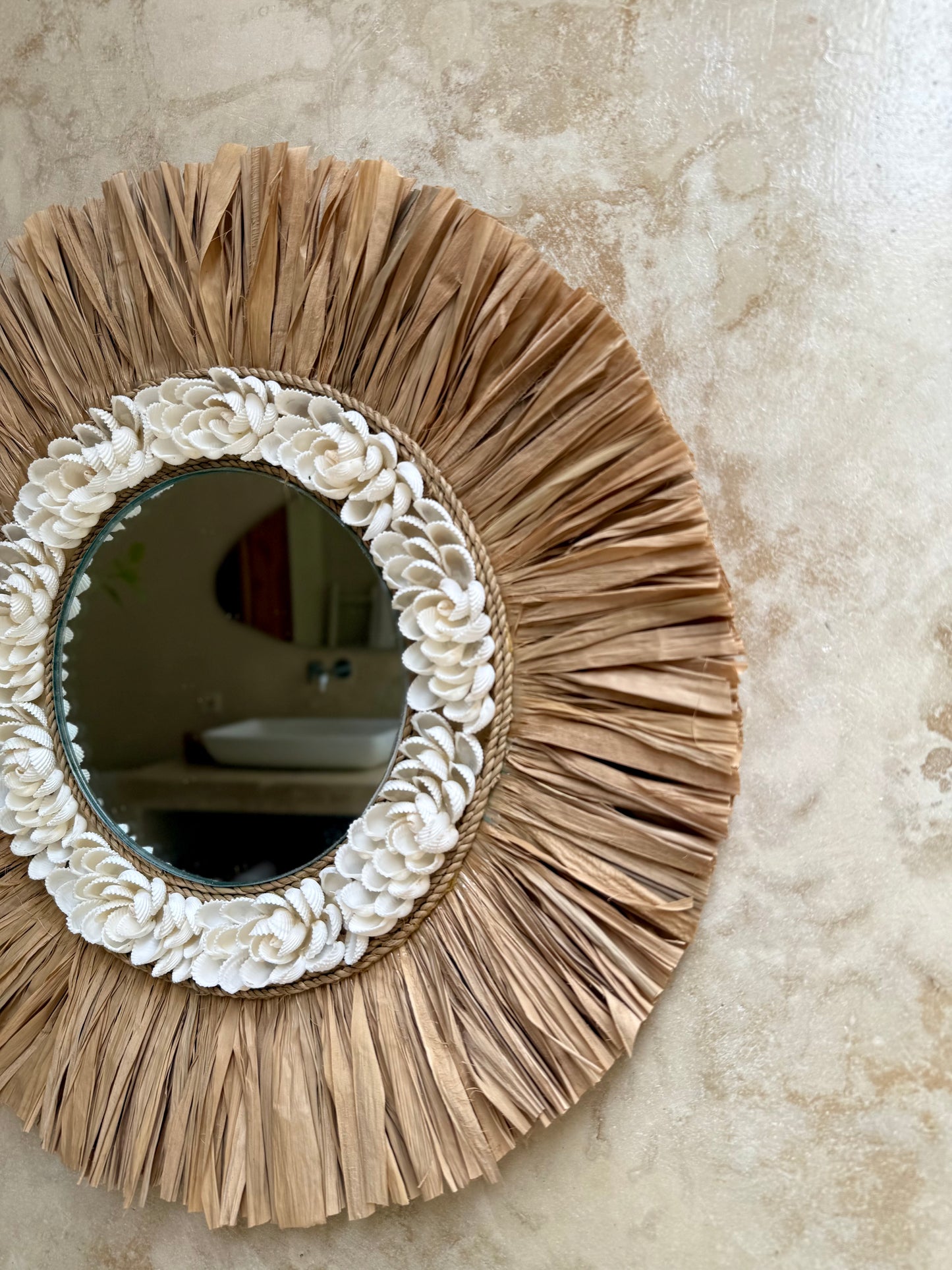 Miroir rond en coquillages anadara et fibres naturelles – décoration murale bohème de Bali