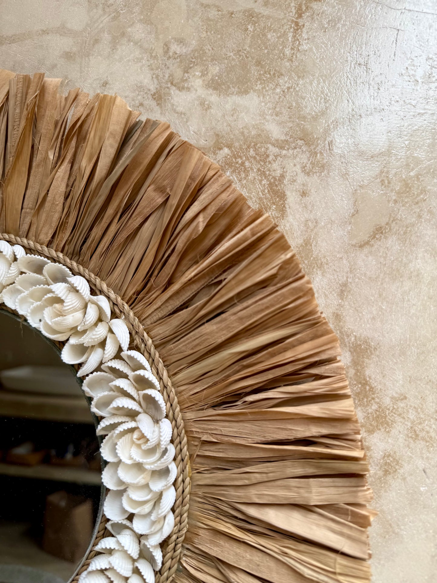 Miroir rond en coquillages anadara et fibres naturelles – décoration murale bohème de Bali