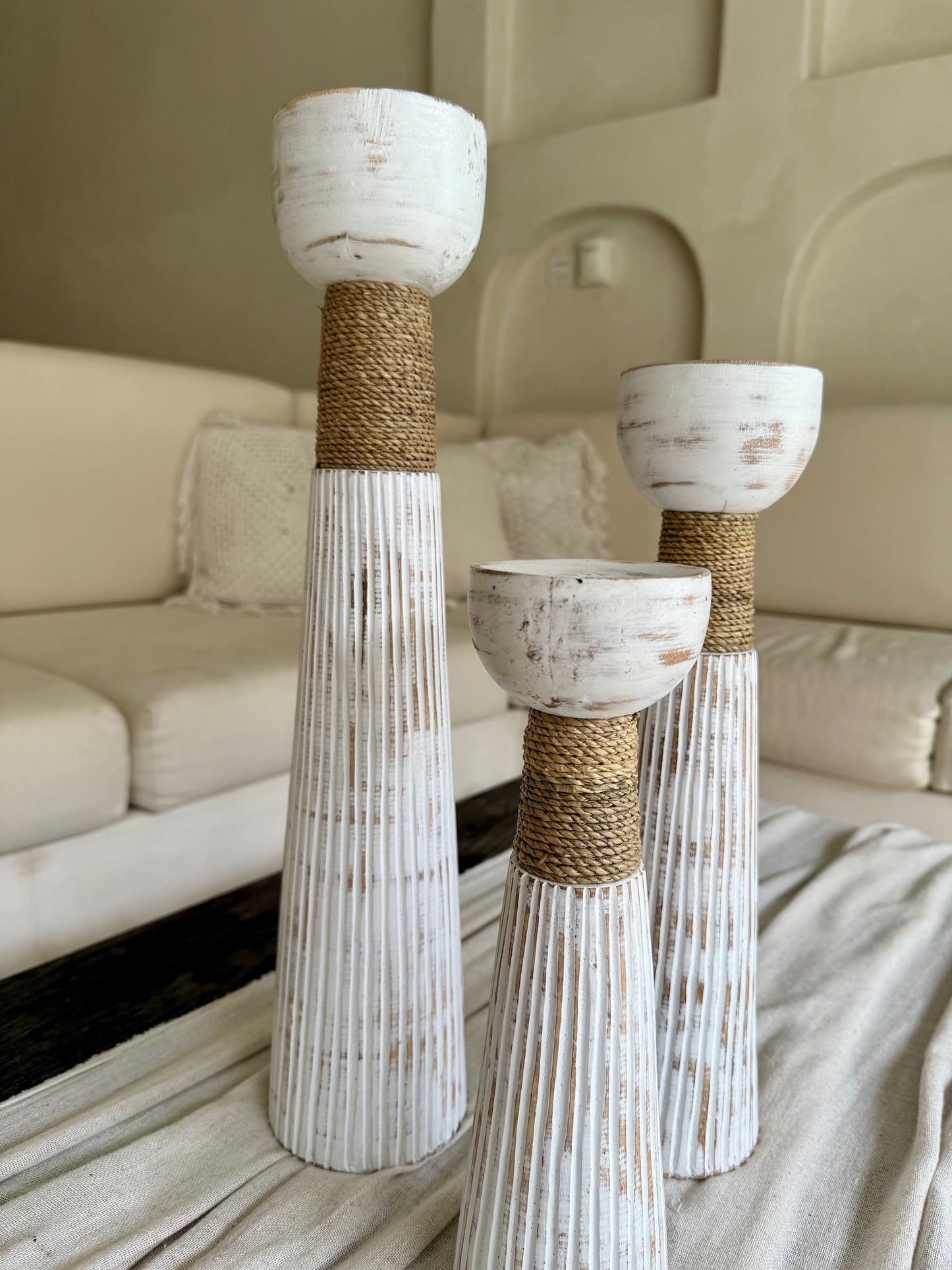 Chandeliers en bois naturel et cordelette – décoration artisanale de Bali