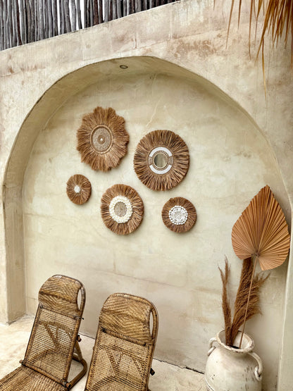 Miroir rond bohème en fibres naturelles et coquillages – esprit balinais chic