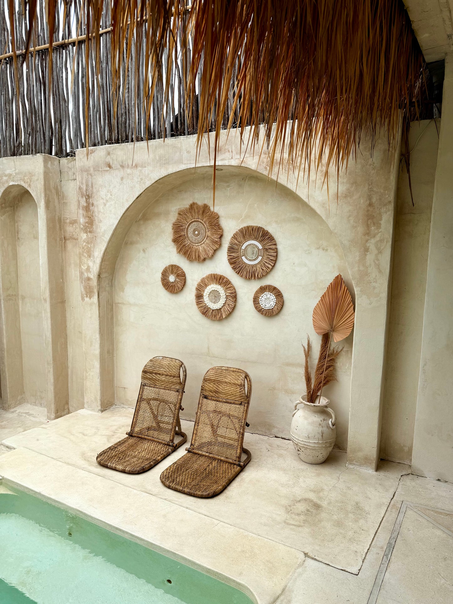 Décoration murale en coquillages et plantes aquatiques séchées – pièce artisanale bohème de Bali