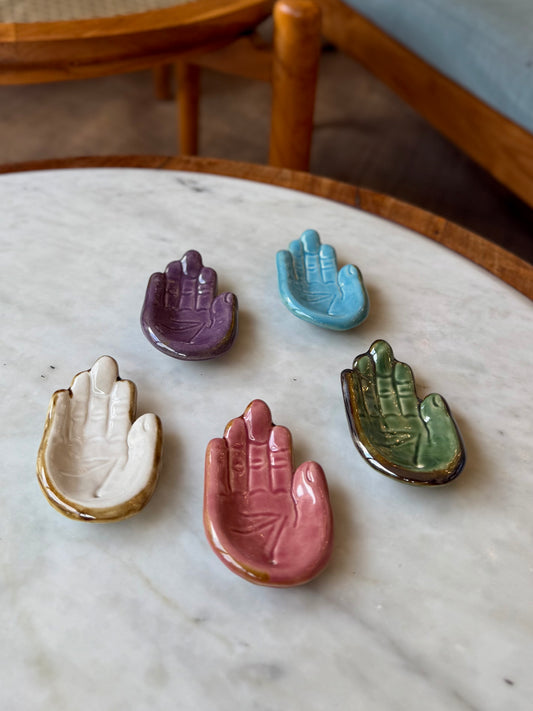 Porte-encens main – création artisanale en céramique de Bali